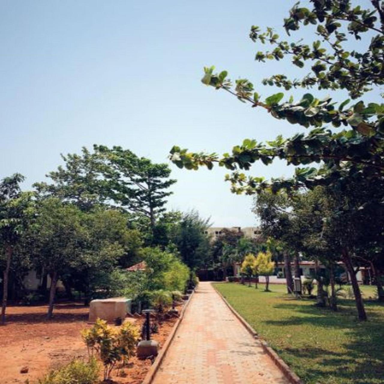 Happy Moments Bhubaneswar Hotel ภายนอก รูปภาพ